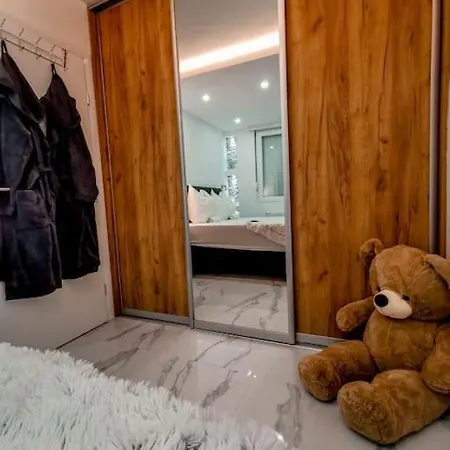 Teddy Bear Jacuzzi Apartman *